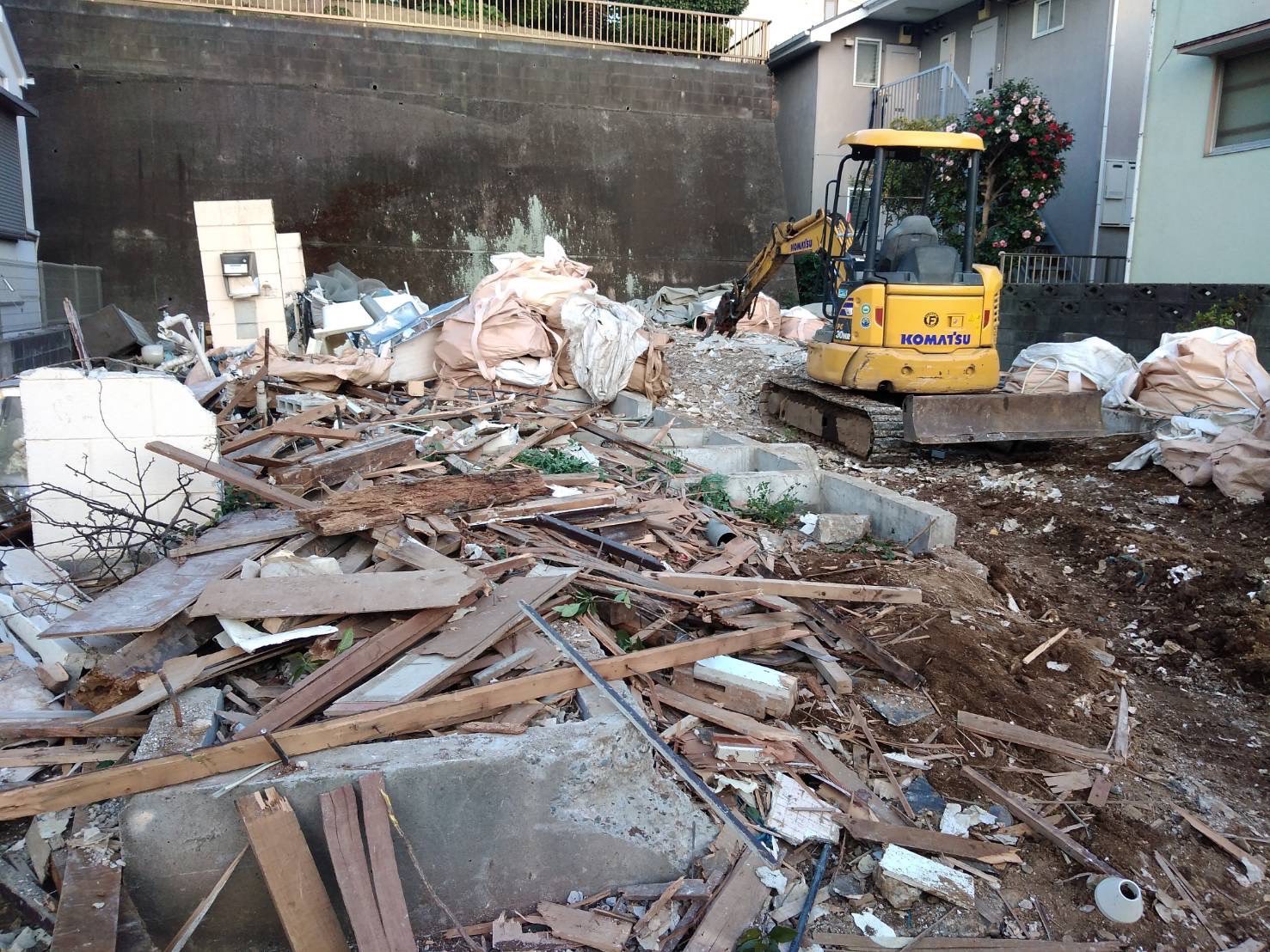 横浜市全域の住宅解体はネクストゲートにお任せ！アスベスト除去も安心